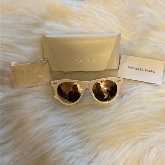 BN Michael Kors bora bora white sunglasses &case - Picture 1 of 8
